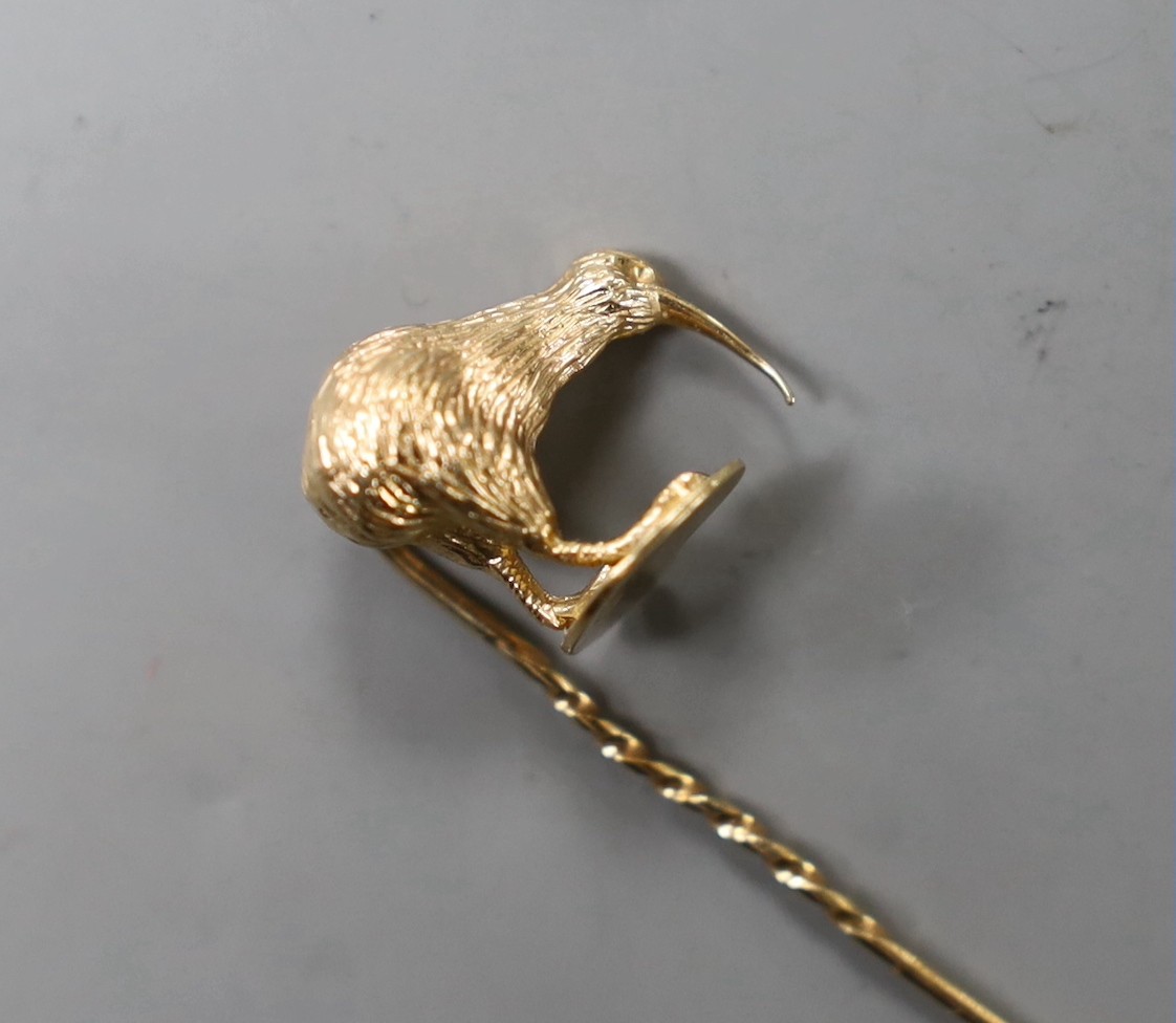 A cased 9ct novelty stick pin, the terminal modelled as a Kiwi, 56mm, 4.8 grams.